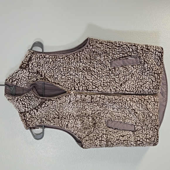 Thread & Supply | Sherpa Gray Reversible Vest Size Medium - Picture 6 of 8